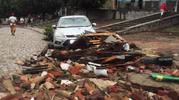 Imagem Governador assina ordem para reconstrução de Lajedinho