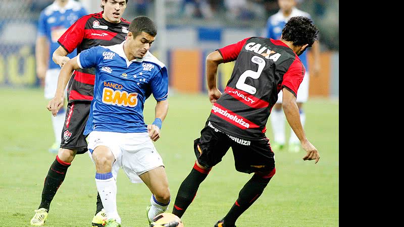 Imagem Com o G-4 mais próximo, Vitória encara "campeão" do Brasileiro