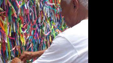 Imagem Fiéis renovam fé no Senhor do Bonfim na última sexta-feira de 2013