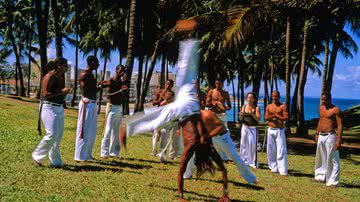 Imagem Em sessão temática, Câmara aprova projetos culturais