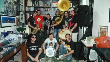 Imagem Fanfarra rock n’ roll se apresenta no Portela Café