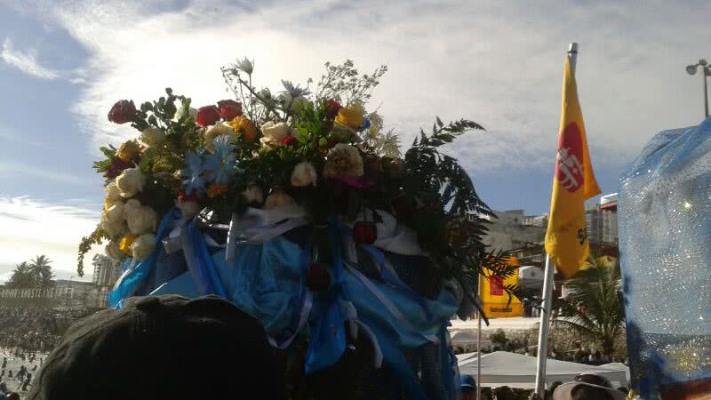 Imagem Presentes: rainha do mar recebe balaio de baianos e turistas