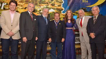 Imagem Gerente da Petrobras na Bahia recebe medalha na UPB
