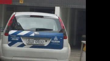 Imagem Carro da Prefeitura é flagrado dentro do Pirâmide de Pernambués