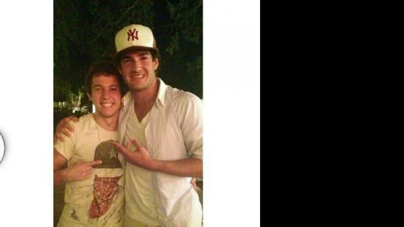 Imagem Bernard e Alexandre Pato curtem férias em Trancoso