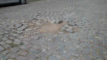 Imagem Você Repórter: rua Clínio de Jesus está toda esburacada, diz leitor
