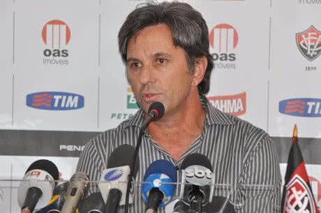 Imagem Ameaçado, Caio Jr. lamenta eliminação e já foca na Série A