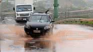 Imagem Manhã de chuva e trânsito complicado nesta terça-feira 