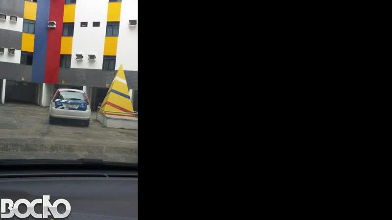 Imagem Carro da prefeitura no hotel Pirâmide estava a serviço da vigilância sanitária