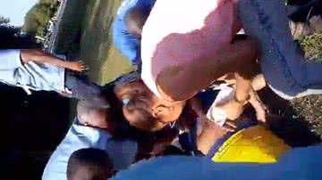 Imagem  Funcionário desmaia em estação e colegas relatam descaso da Embasa. Veja vídeo