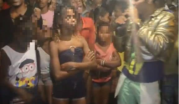 Imagem Produtor defende banda que cantou funk sexualizado na Baixa do Dendê
