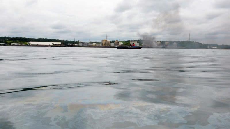 Imagem Inema avalia impacto ambiental após explosão no Porto de Aratu
