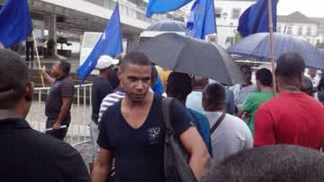 Imagem Vigilantes demitidos na gestão de JH cobram direitos a Neto