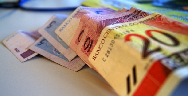 Imagem Presidente confirma salário mínimo de R$ 724 para 2014