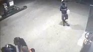 Imagem Vídeo mostra segurança segundo executado em posto de gasolina