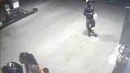 Imagem Vídeo mostra segurança segundo executado em posto de gasolina