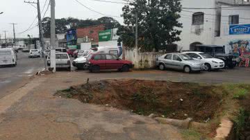 Imagem Lauro de Freitas: buracos atrapalham povo desde transição