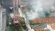 Imagem Casarão é atingido por chamas na Baixa dos Sapateiros