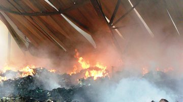 Imagem Vitória da Conquista: incêndio destrói galpão do Recicla