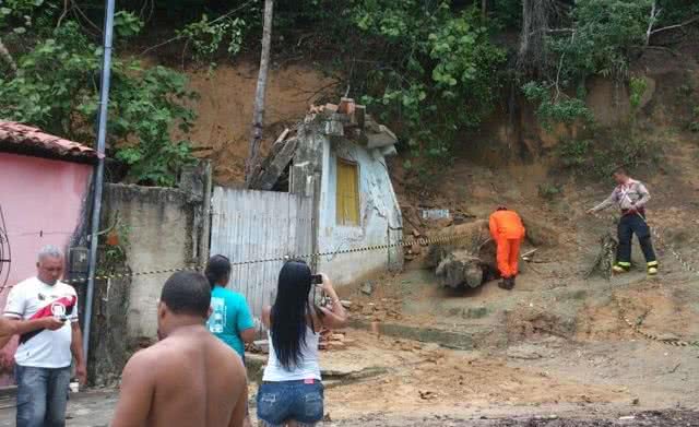 Imagem Trecho da BR-367 é interditado após ser destruído por temporal em Porto Seguro