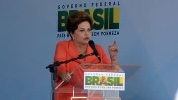 Imagem "O abacaxi tranca e o quiabo flui", diz Dilma ao confundir rótula.Ouça