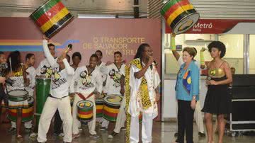 Imagem Dilma desembarca em Salvador e grava programa com o Olodum