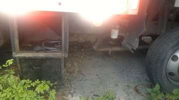 Imagem Absurdo: carro é depenado no pátio da Transalvador