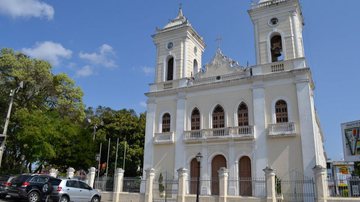 Imagem Catedral de Feira de Santana é arrombada e bandidos levam peça histórica