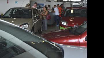 Imagem Reajuste do IPI para carros leva muitos consumidores a concessionárias