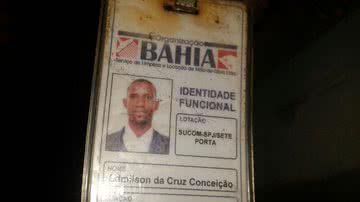 Imagem Homem da passarela diz que só desce se falar com Zé Eduardo