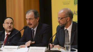 Imagem MEC monitora redes sociais durante Enem e candidato que postar será eliminado