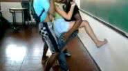 Imagem Vídeo: adolescentes ensinam funk pornô em sala de aula