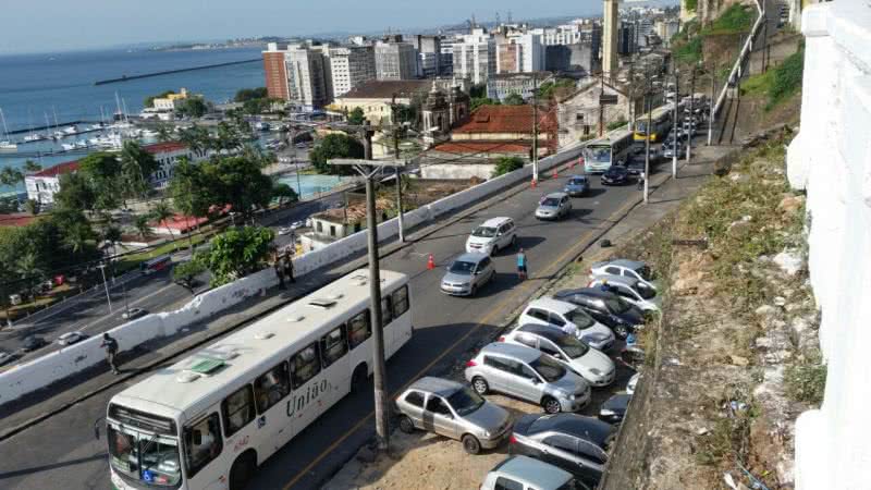 Imagem  Aécio em Salvador: trânsito lento no Centro. Militantes se concentram