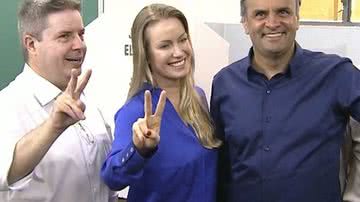 Imagem Ao lado de esposa e governador de MG, Aécio vota em Belo Horizonte