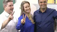 Imagem Ao lado de esposa e governador de MG, Aécio vota em Belo Horizonte