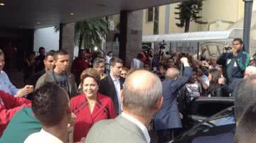 Imagem Com "pensamento positivo", Dilma Rousseff vota em Porto Alegre