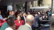 Imagem Com "pensamento positivo", Dilma Rousseff vota em Porto Alegre