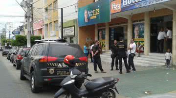 Imagem Polícia Federal fecha comitê do deputado Roberto Britto em Jequié