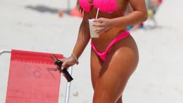 Imagem Fotos: Nicole Bahls exibe curvas em praia do Rio de Janeiro