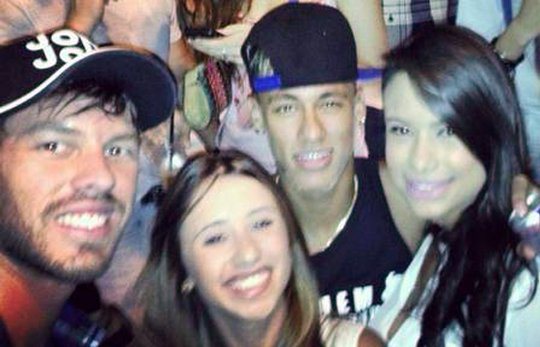 Imagem Affair de Neymar garante que ele beija bem