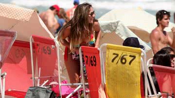 Imagem Fotos: Anamara chama atenção em praia carioca ao mostrar corpão