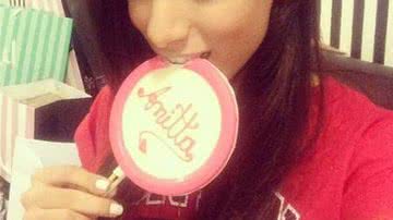Imagem Anitta "bate boca" com fã no Twitter
