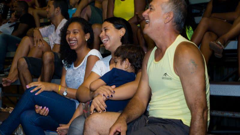 Imagem Diversão e muitas risadas marcaram a noite de abertura da Arena Madre Verão