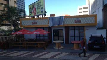 Imagem Terra de ninguém: do dia para a noite, stand se transforma em bar