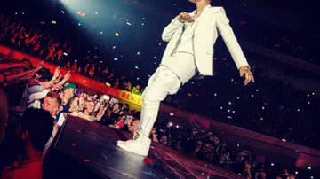 Imagem Justin Bieber ganha sutiã em show