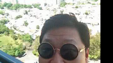 Imagem Convidado de Claudinha, Psy desembarca em Salvador