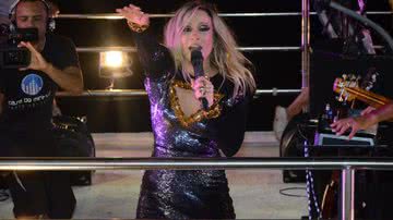Imagem Claudia Leitte deixa em Salvador dívida de R$ 150 mil por propaganda