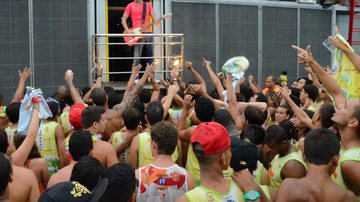 Imagem Tuca Fernandes faz dobradinha no Carnaval