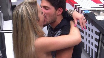 Imagem BBB 13: primeiro beijão do programa acontece entre André e Fernanda 