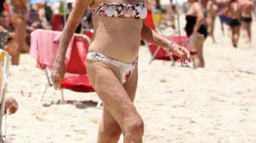 Imagem Aos 71 anos, Betty Faria ousa de biquininho no Leblon